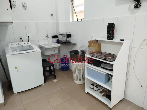 Imagem Sobrado com 3 banheiros, 1 social e 2 suítes com garagem privativa possui ar condicionado São Jorge -Santos R$425.000