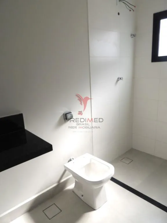 Imagem Vendo, excelente Casa Térrea com 3 Quartos, sendo 2 Suites, 3 Vagas Garagem, no Beira Rio