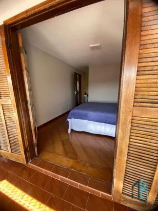 Imagem Sobrado em condomínio, 03 quartos c/suíte, área Gourmet com Churrasqueira no Bairro Guabirotuba em Curitiba PR