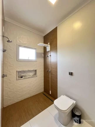 Imagem Sobrado em condomínio na região leste de Sorocaba com 03 suítes e piscina.