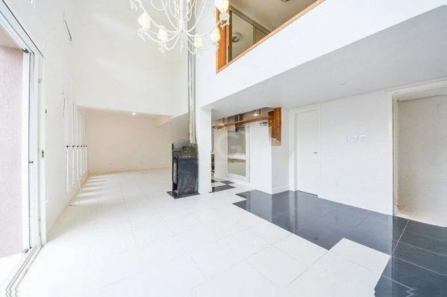 Imagem Casa à venda com 2 quartos, 255m² Rua CORONEL GOMES DE CARVALHO, Sétimo Céu, Porto Alegre
