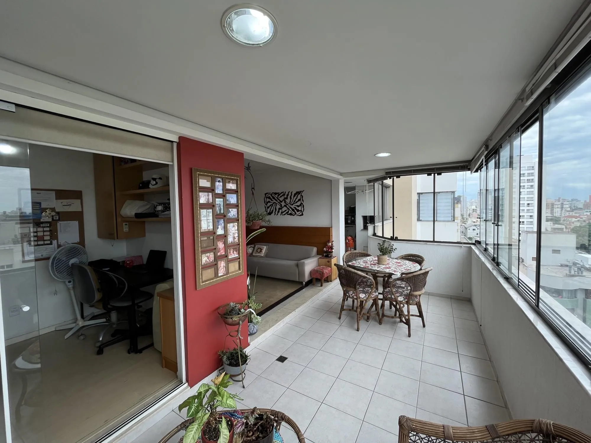 Imagem Apartamento de três dormitórios, suíte e uma vaga de garagem no bairro Santana
