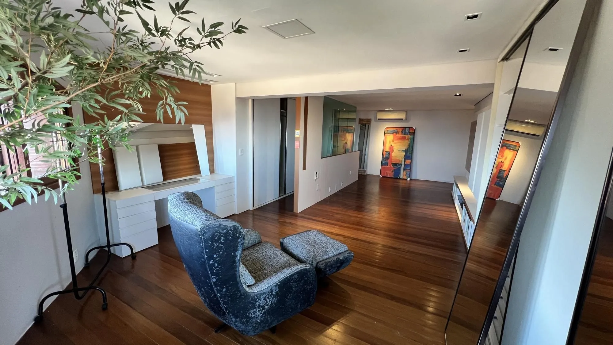 Imagem Belíssima casa no Bairro Tristeza com 645m²
