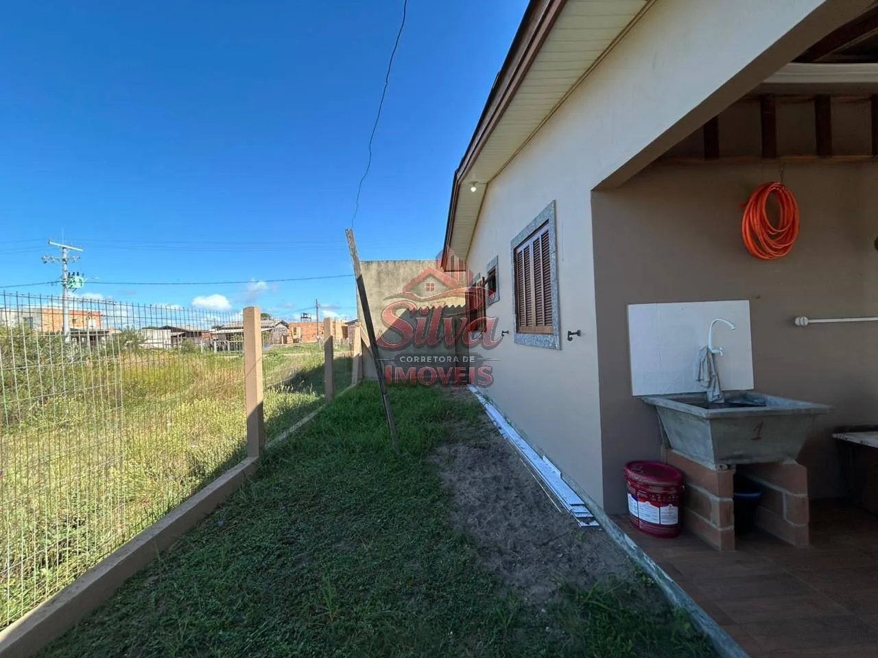 Imagem Casa 2 dormitórios com pátio cercado em Marisul