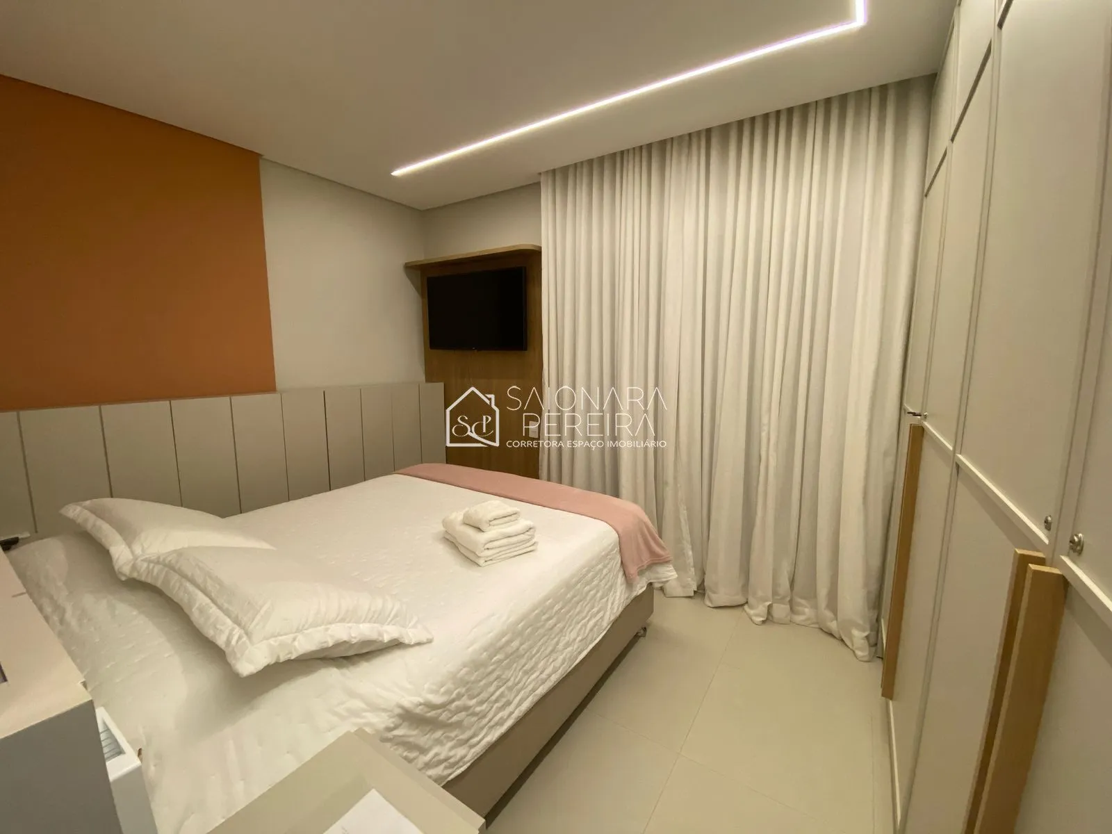 Imagem D/ONE - APARTAMENTO 2 DORMITÓRIOS SENDO 1 SUÍTE - CENTRO - FLORIANÓPOLIS