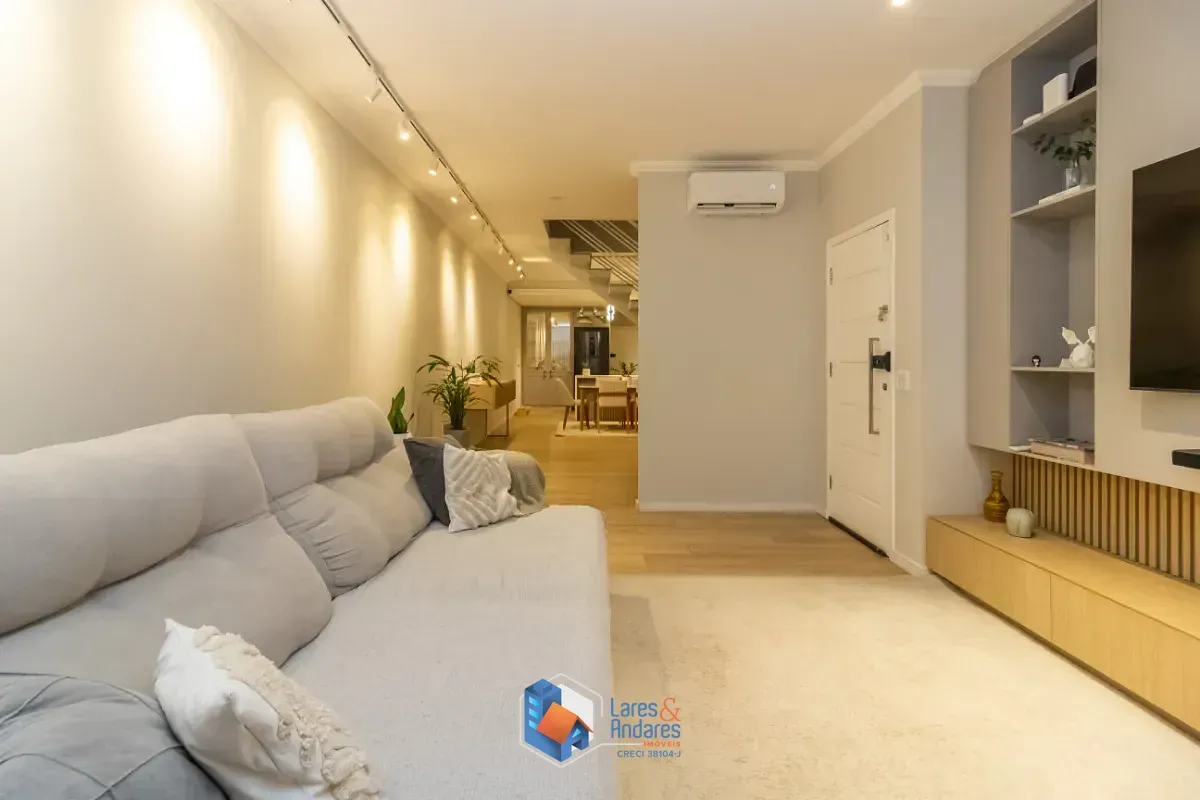 Imagem Sobrado para venda em Santa Teresinha com 3 quartos, sendo 3 suítes, 185m²