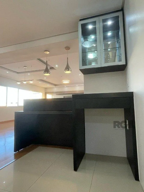 Imagem Excelente apartamento com 3 dormitórios, 2 vagas de garagem próximo ao Iguatemi