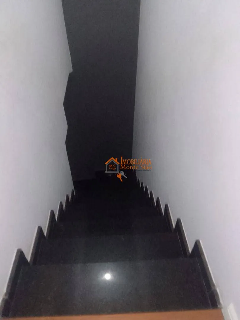 Imagem Sobrado com 4 dormitórios à venda, 218 m² por R$ 800.000,00 - Vila Galvão - Guarulhos/SP