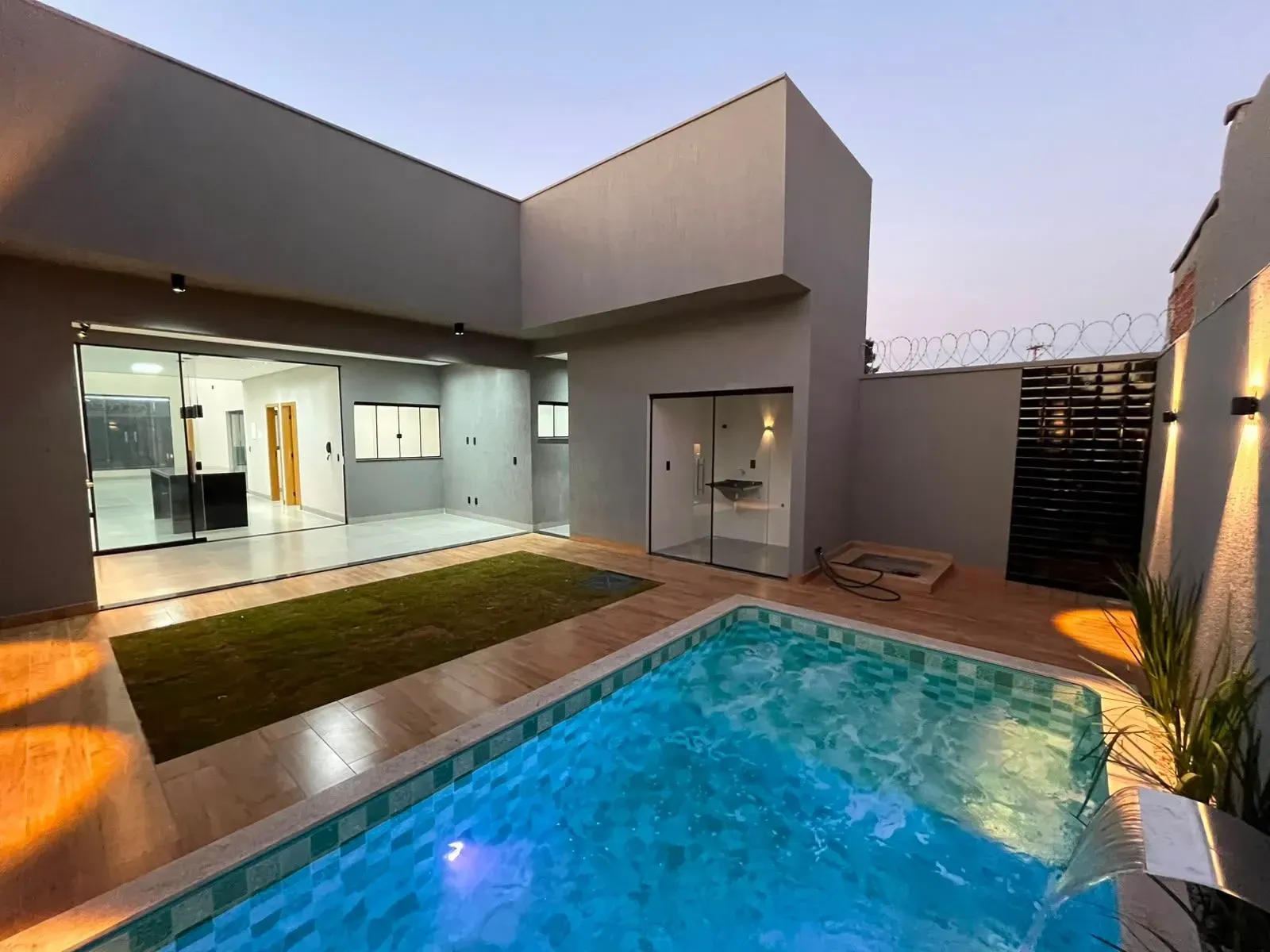 Imagem Casa com 3 Quartos à Venda, 164 m² em Parque João Braz - Cidade Industrial - Goiânia