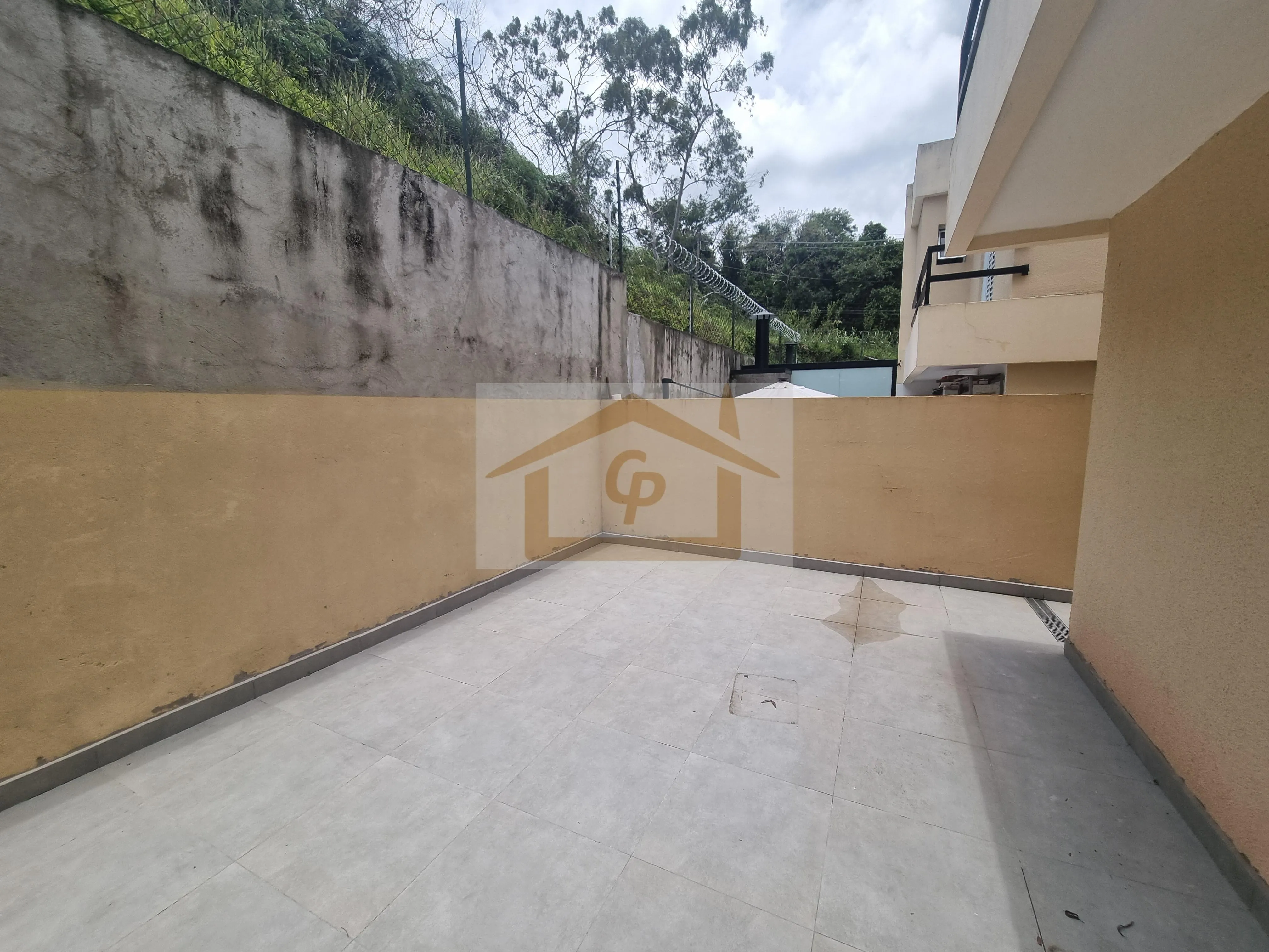Imagem Pequeno Residencial, Casa com Duas Suítes, varanda, 2 vagas