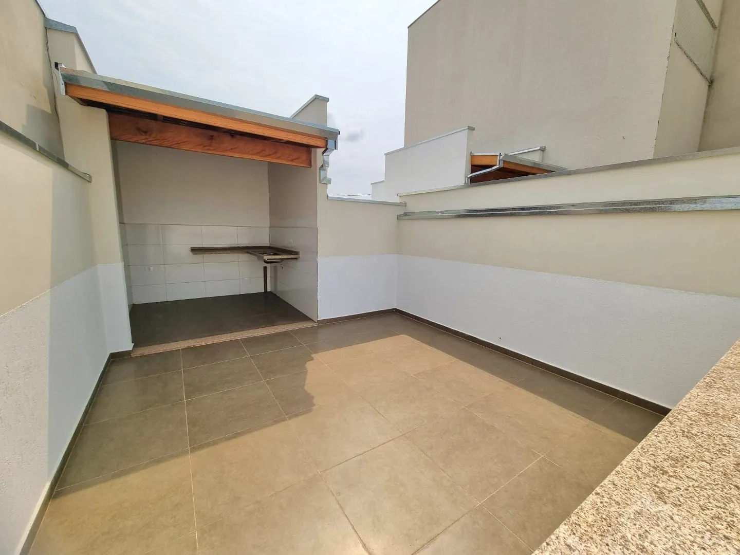 Imagem Casa Térrea com 2 Dormitórios, Terraço Gourmet Privativo, Localização Central e Acabamento Sofisticado