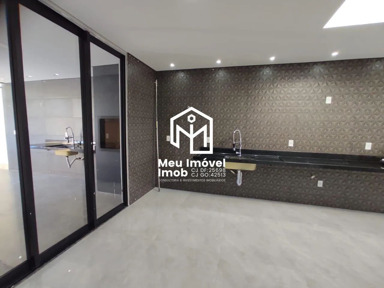 Imagem Casa 03 Quartos 3 Suítes 4 Vagas Lote 340m² Águas Claras/DF