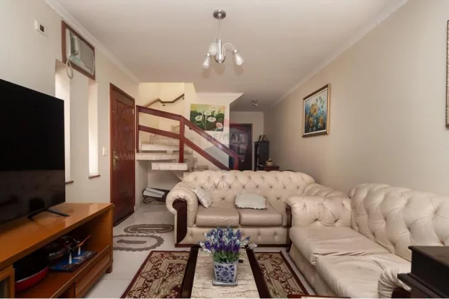 Imagem Casa bem localizada no bairro Vila Marari com 3 dormitórios, 1 suíte, 4 banheiros,2 vagas