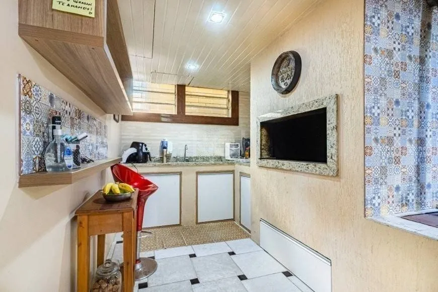 Imagem Excelente casa de 264m² com 4 dormitórios no bairro Menino Deus