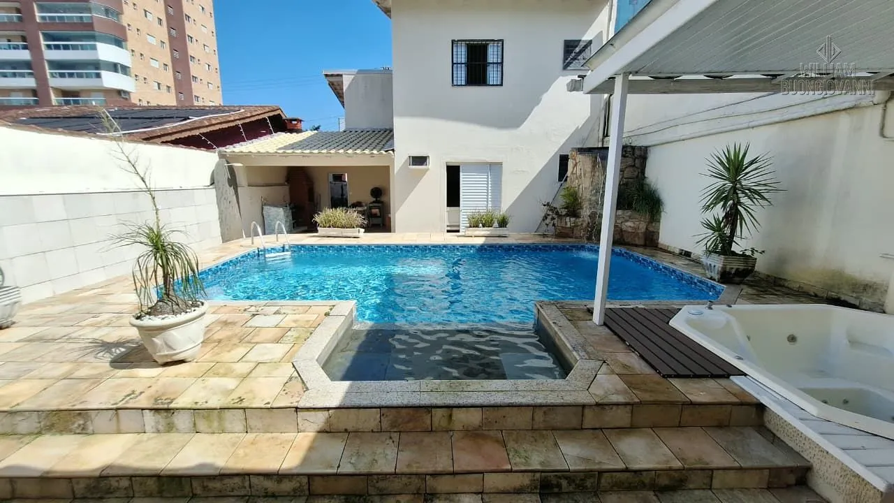 Foto do imóvel Sobrado 4 dormitórios com piscina em Mongaguá em Vila São Paulo, Mongaguá - SP