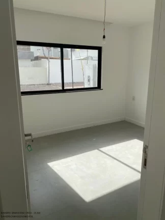 Imagem Venda de Casa em Condomínio de Luxo em Buraquinho, Lauro de Freitas-BA: 4 quartos, 4 suítes, 2 salas, 1 banheiro, 2 vagas, 295m².