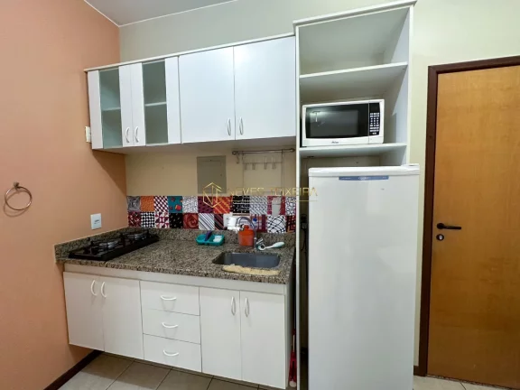 Imagem Excelente kitnet com armários, com vaga de garagem e piscina no Boulevard Studios.