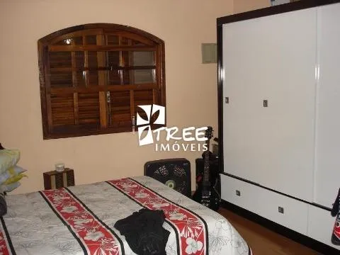 Imagem Casa localizada no bairro Recanto Primavera com 3 dormitórios sendo 1 suíte, 2 salas, cozinha, churrasqueira, 4 vagas para automóveis.