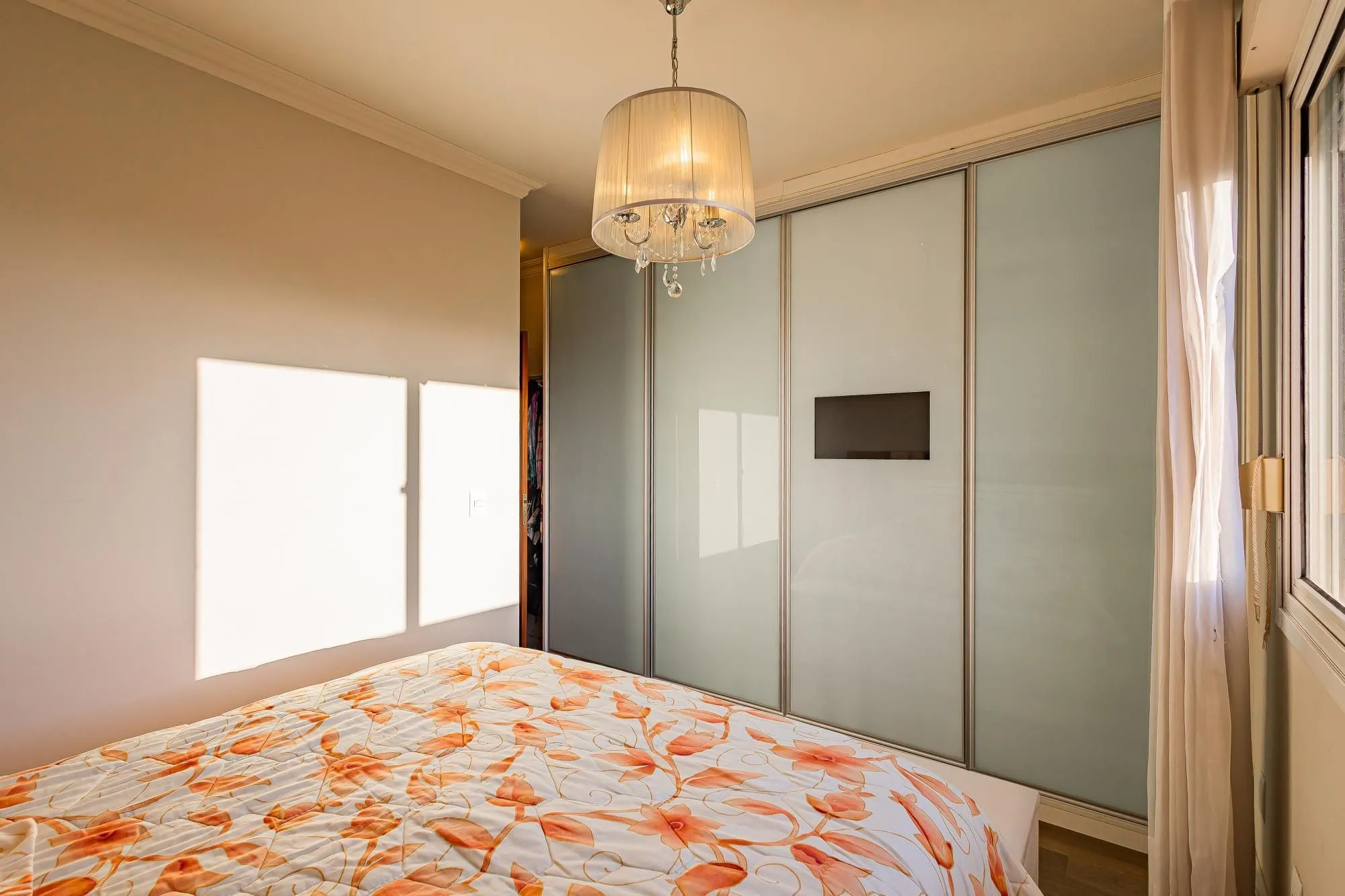 Imagem Apartamento de 97m² privativos com 3 dormitórios e 2 vagas