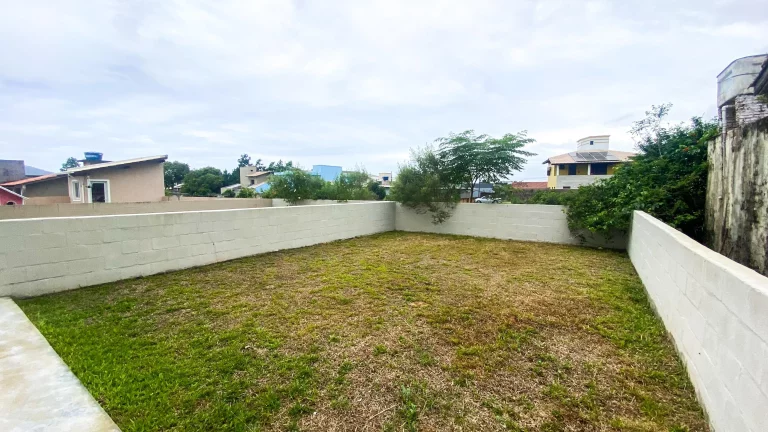 Imagem Imperdível casa à venda em Garopaba-SC, no Areias de Palhocinha: 2 quartos, 2 suítes, 1 sala, 3 banheiros, 1 vaga de garagem, 100m².