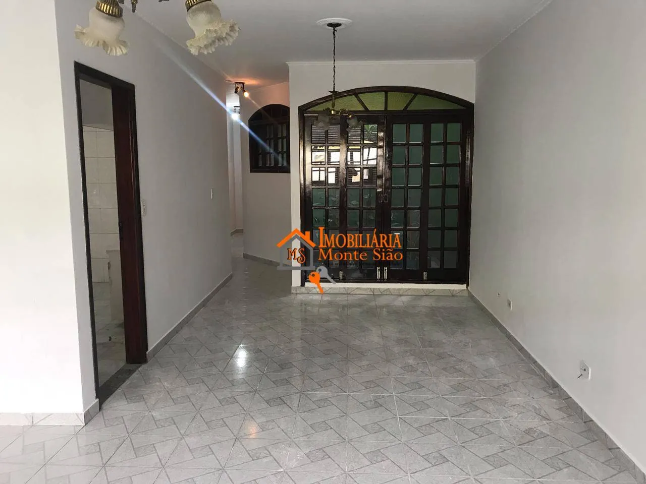 Imagem Sobrado com 3 dormitórios à venda, 254 m² por R$ 650.000,00 - Jardim Santa Cecília - Guarulhos/SP