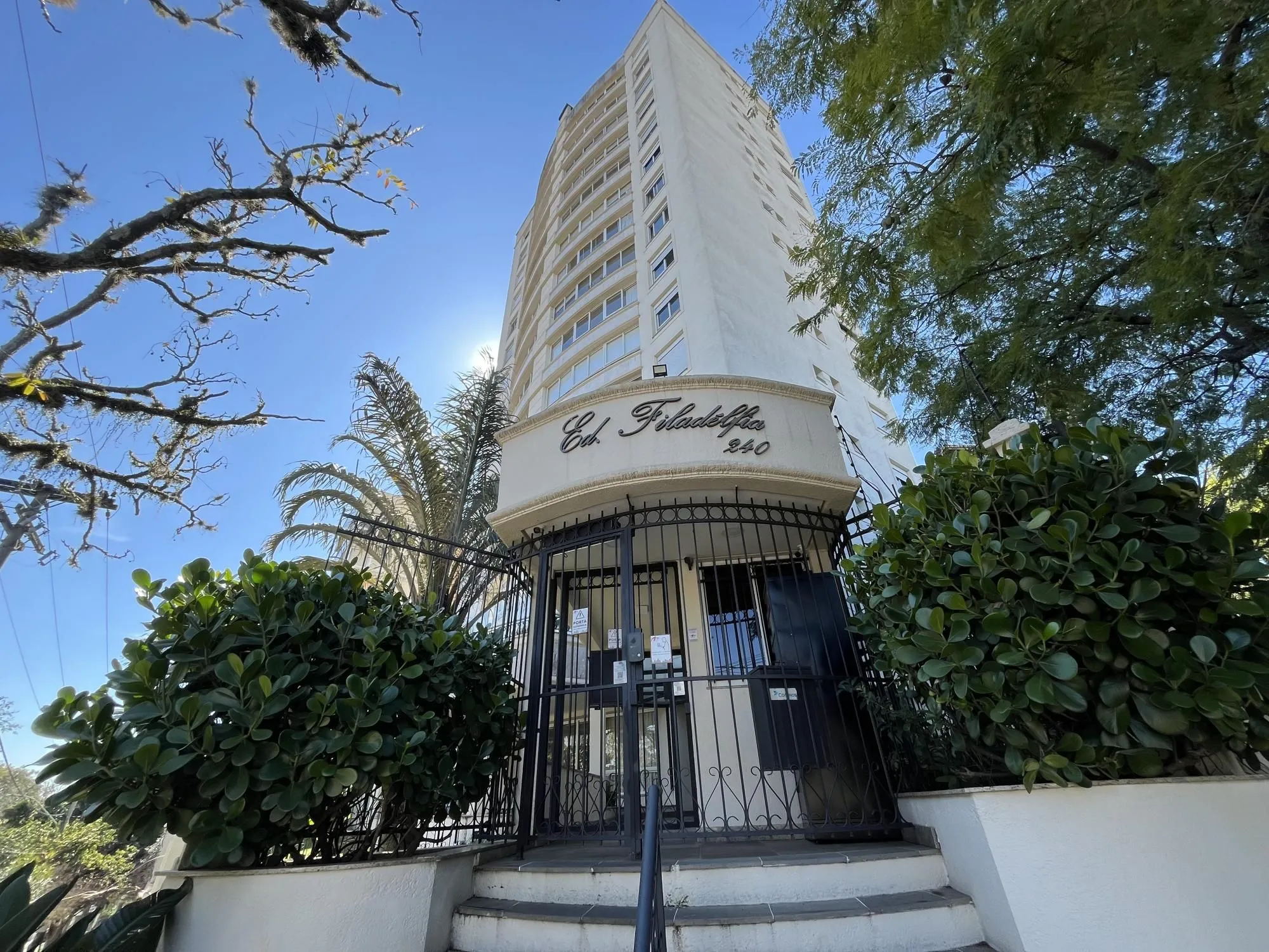 Imagem Apartamento de 3 quartos, suíte e 2 vagas de garagem no bairro Higienópolis POA