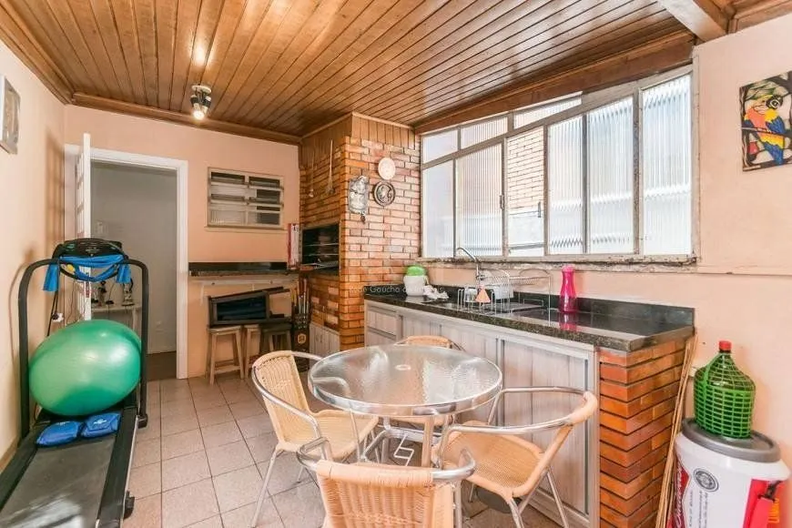 Imagem Cobertura para Venda - 180m², 3 dormitórios, sendo 1 suites, 1 vaga - Petrópolis