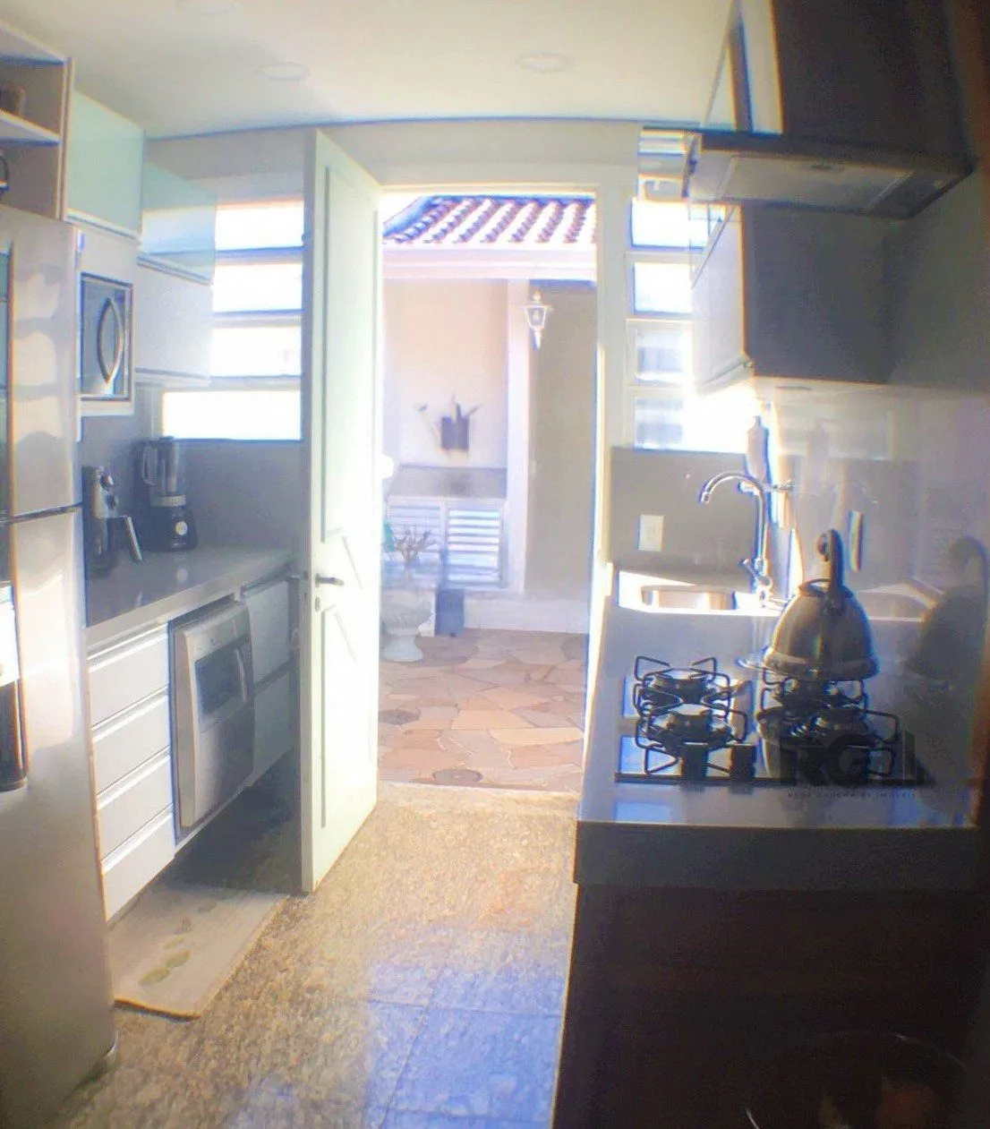 Imagem Casa com 3 dormitórios, localizada no bairro Jardim Itu em Porto Alegre/RS.