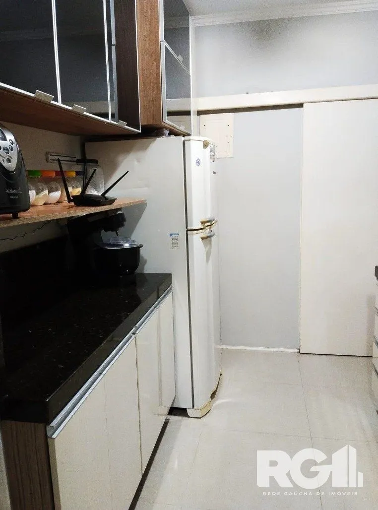 Imagem Apartamento 3 dor, semimobiliado com suíte e 2 vagas no Sarandi
