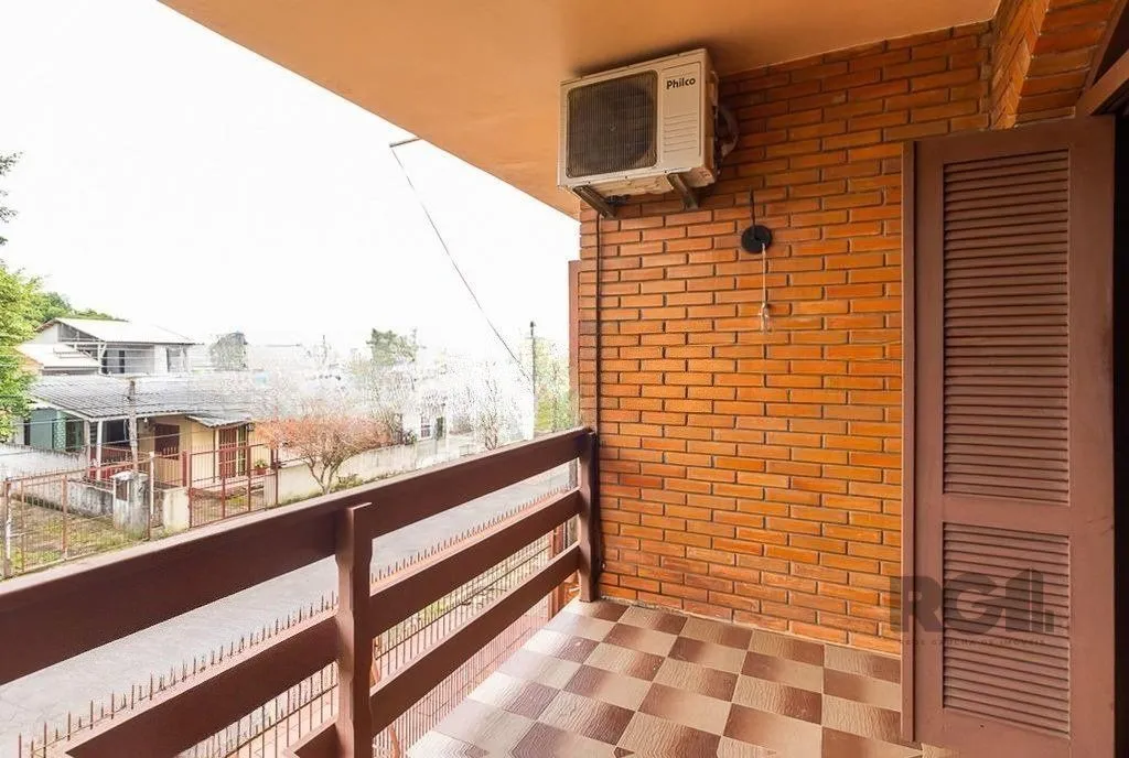Imagem Casa de 245m² com 5 dormitórios no bairro Sarandi
