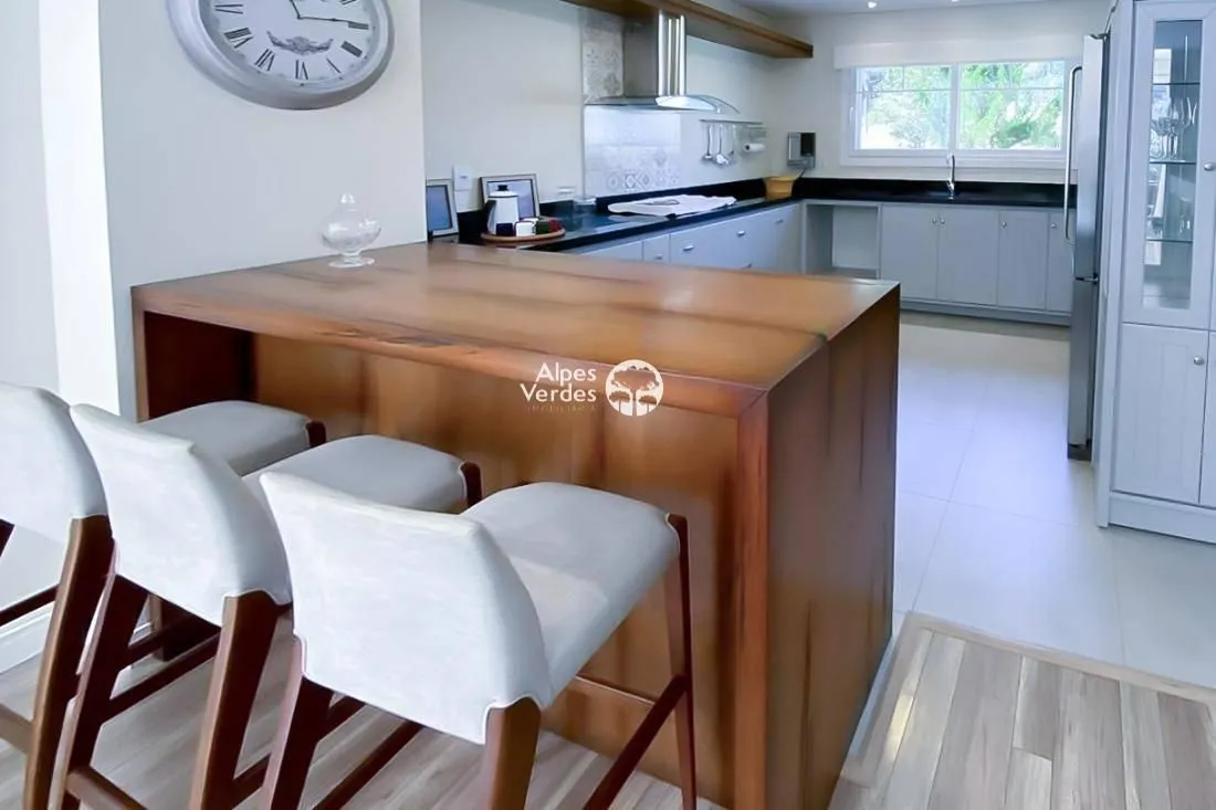 Imagem Vende-se Casa em Condominio com 3 suites a 5 minutos da Rua Coberta