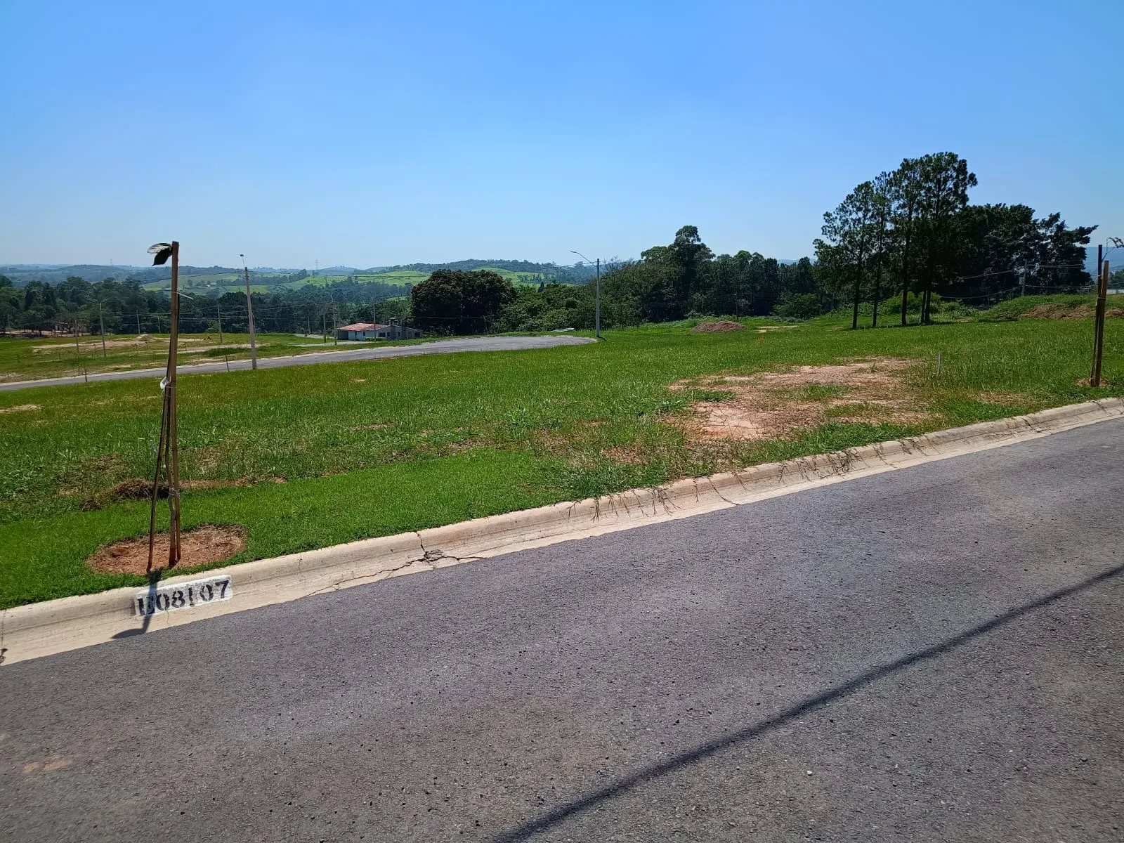 Imagem Explore o seu Novo Lar no Villaggio Itália: Terreno de 250m² na Parte Alta do Condomínio!