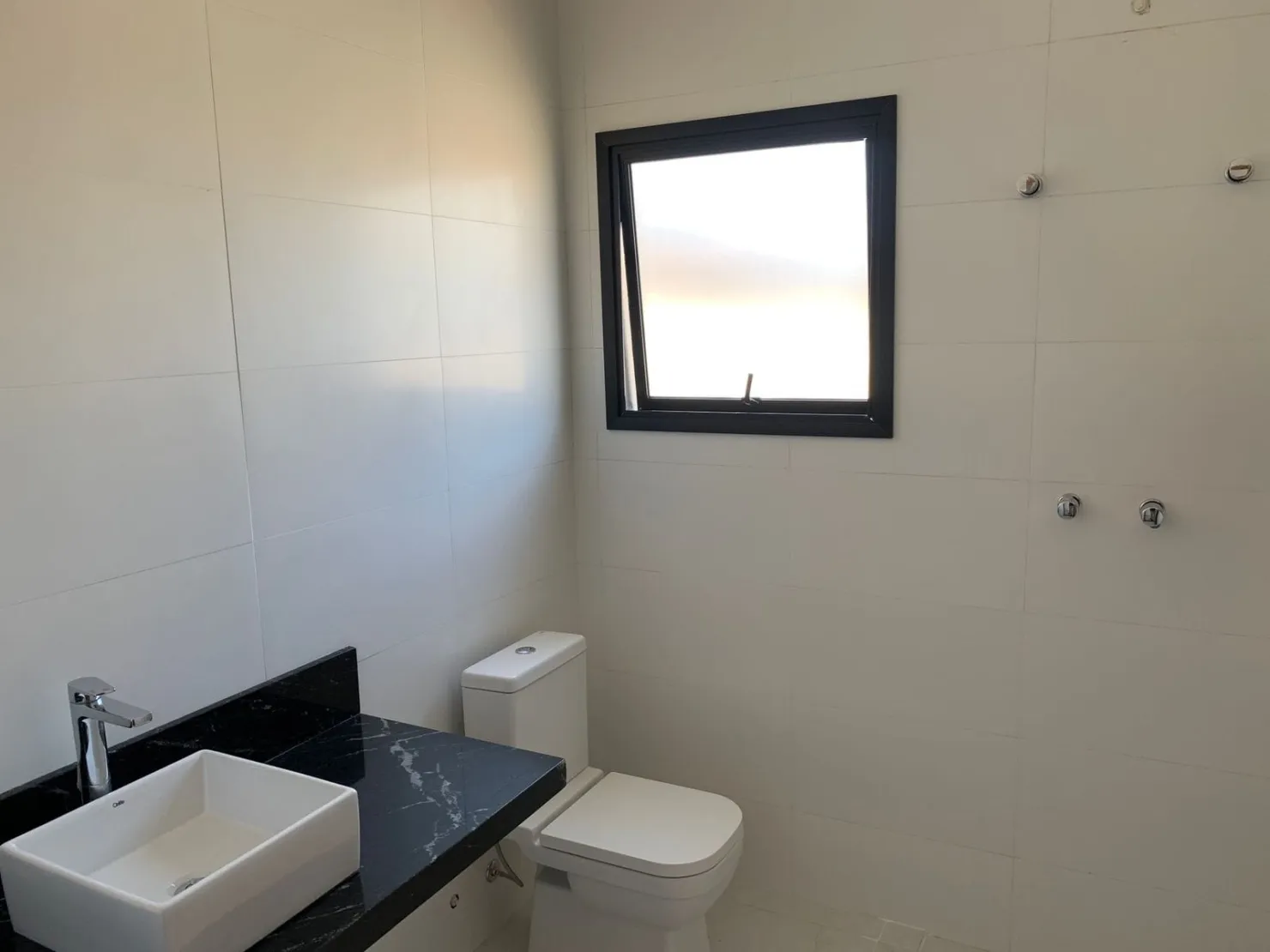 Foto do imóvel Casa à venda 3 Quartos, 1 Suite, 2 Vagas, 300M², Bairro do Grama, Caçapava - SP | Condomínio Terras do Vale