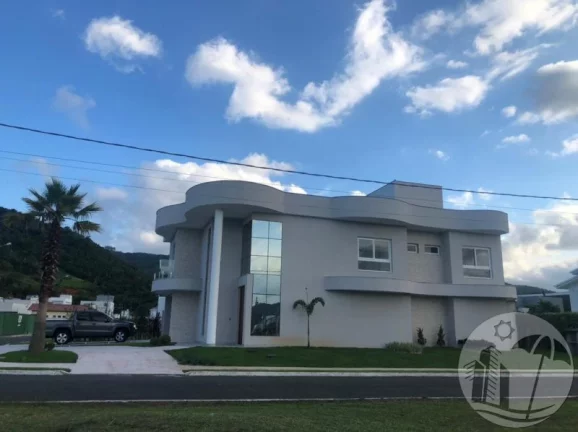 Imagem Linda casa no CALEDÔNIA em Camboriú com 3 Suítes de Esquina