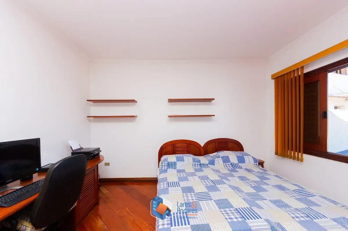 Imagem Casa para venda em Parque São Domingos com 3 quartos, sendo 1 suíte, 212m²