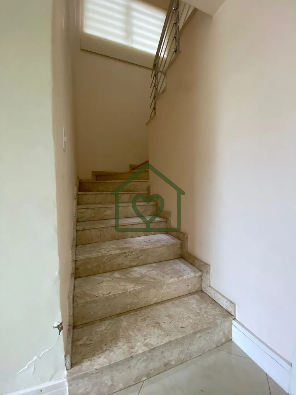 Imagem Casa no bairro Chácara das Pedras com 4 dormitórios, sendo duas suítes, escritório, banheiro soc...