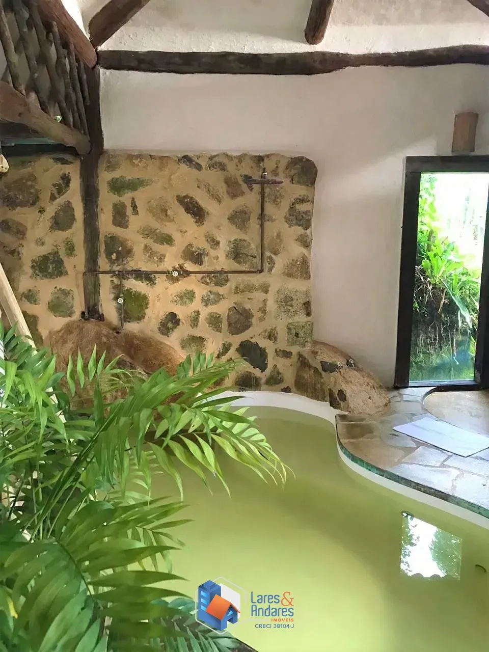 Imagem Casa Alto Padrão de frente para o Mar em Ilhabela, SP -