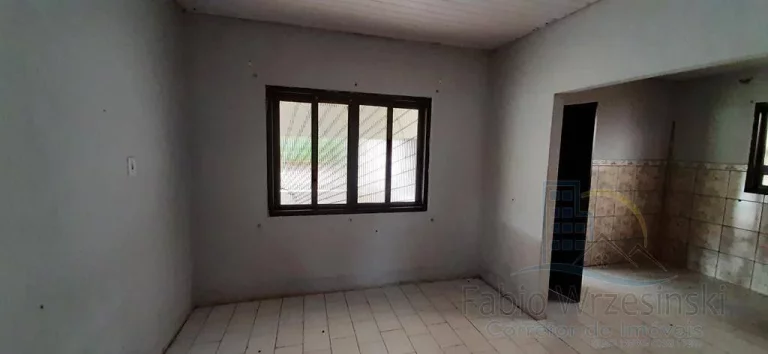 Imagem Vendo Terreno Esquina Itinha edificado com uma casa de Alvenaria