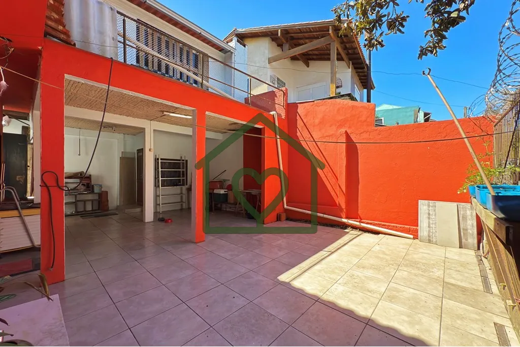 Imagem Casa de esquina com 3 dormitórios e 155m2 privativos no Jardim Vila Nova (bairro Vila Nova), terren...
