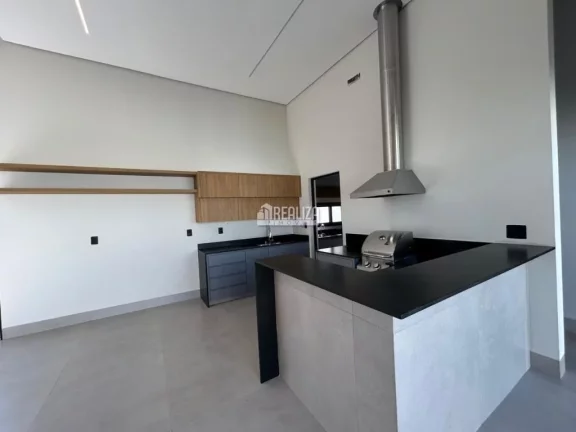 Imagem Casa com piscina aquecida no Condomínio Damha III, no bairro Recreio dos Bandeirantes - Uberaba