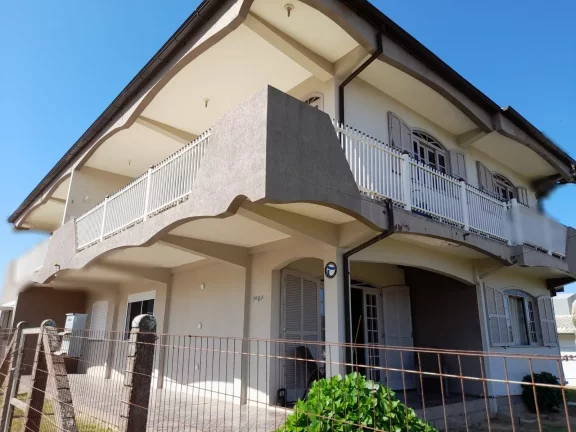 Imagem Magnífico Imóvel em Garopaba-SC: Casa e 2 Aptos, Vista para o Mar, 310m², Próx. à Praia.