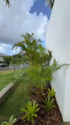 Imagem Espetacular Casa de Alto Padrão em Condomínio na Vila de Abrantes, Camaçari-BA: 5 Quartos, 5 Suítes, 3 Salas, 1 Banheiro, 4 Vagas, 310m² de Área. Venha Conferir!