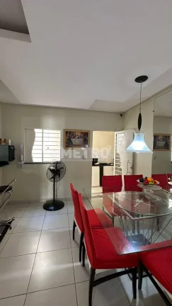Imagem Casa ampla, com 400m de área construída, 3 4, sendo 01 suíte, 01 escritório, no