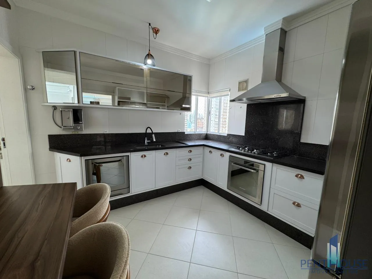 Imagem Cobertura Duplex para Venda em Balneário Camboriú, CENTRO, 3 dormitórios, 3 suítes, 4 banheiros, 5 vagas