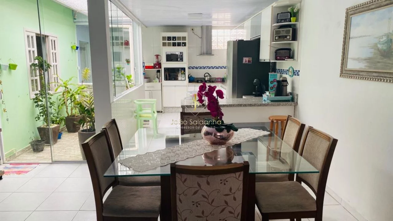 Imagem CASA RESIDENCIAL em GUARATUBA - PR, Centro