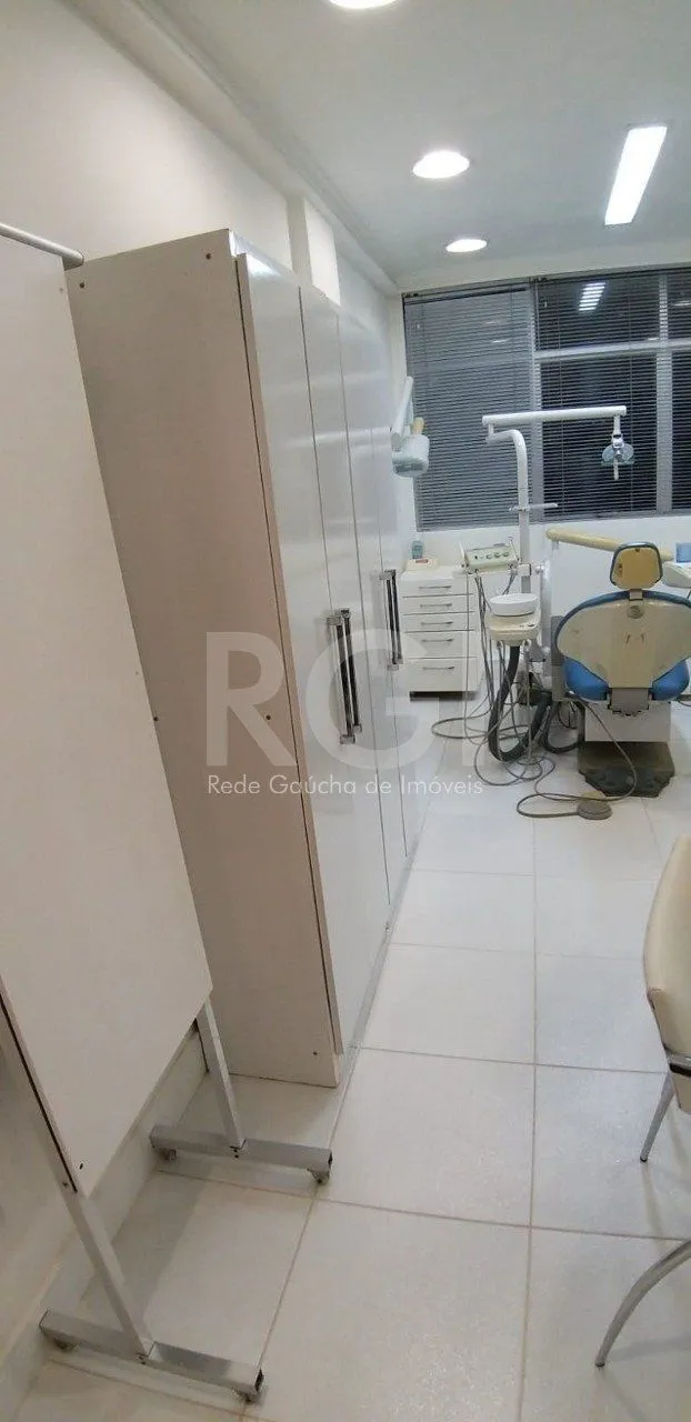 Imagem Sala comercial com 40m² privativos localizado no bairro Petrópolis em Porto Alegre/RS.