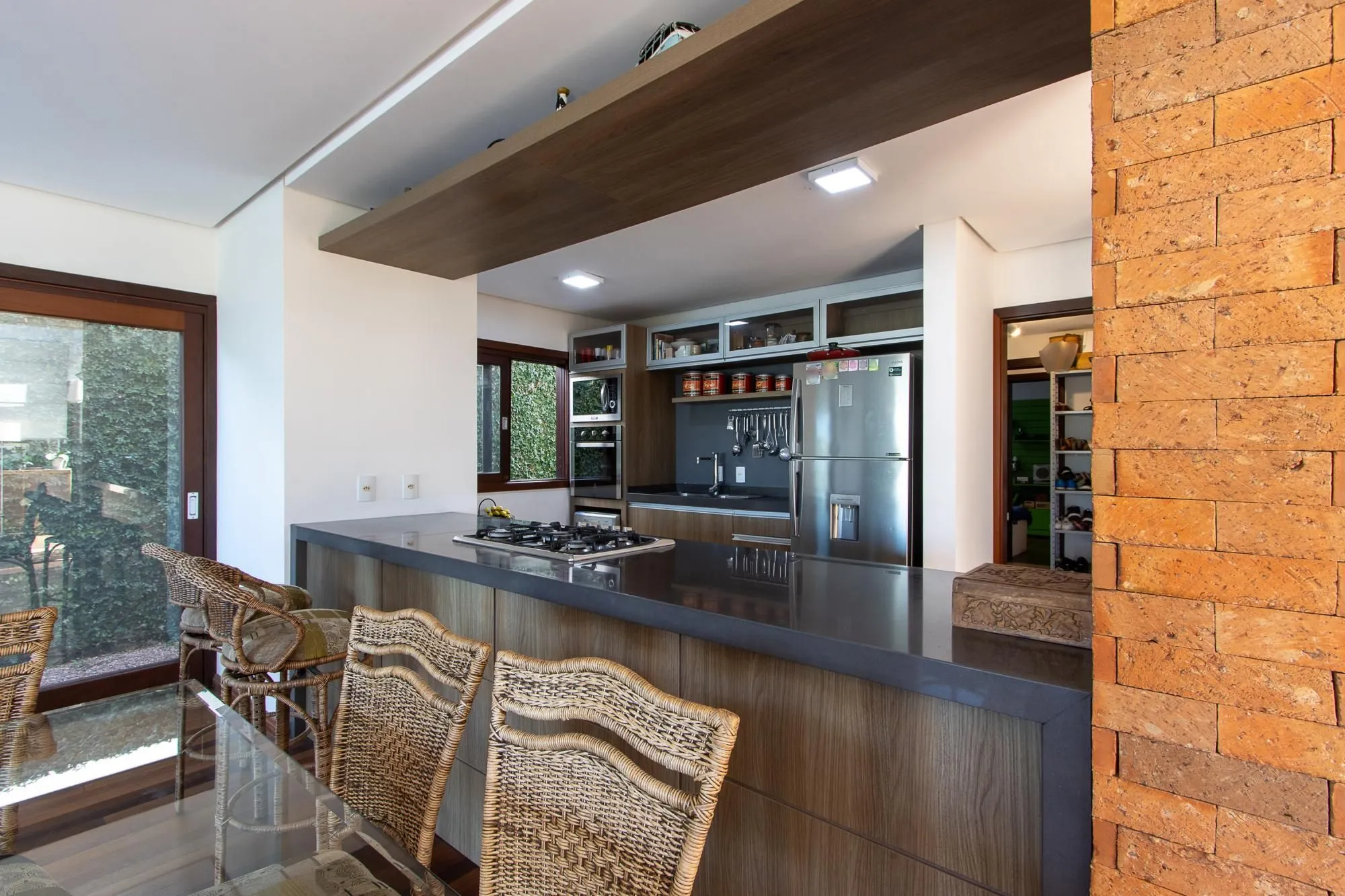 Imagem Casa no Condominio Terra Ville. 3 suites, com fundo para o lago.