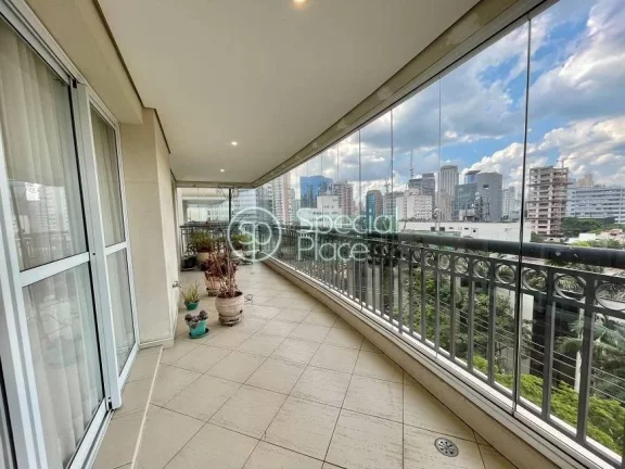 Apartamento com 261m² na Vila Nova Conceição. Living bem amplo e iluminado para dois ambientes, v...
