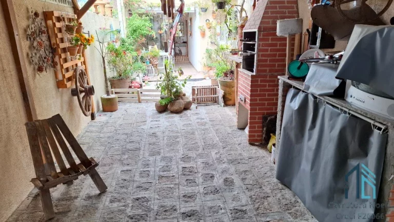 Imagem Sobrado 04 c/suíte, ótimo espaço nos fundos e frente, no Santa Cândida/Boa Vista em Curitiba PR