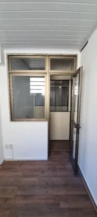 Imagem Na Cavalhada, loja de 90m².